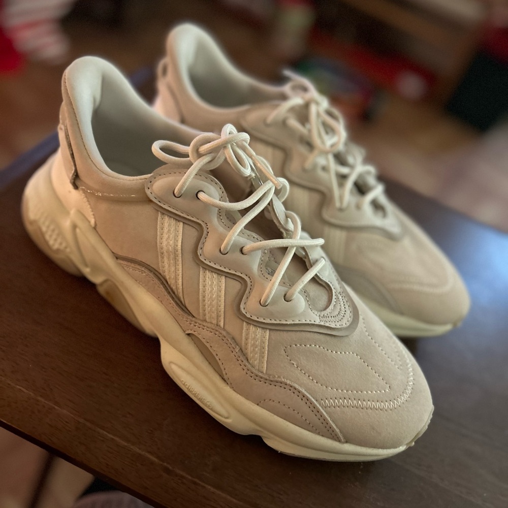 NWT. Adidas Ozweego W Sneaker